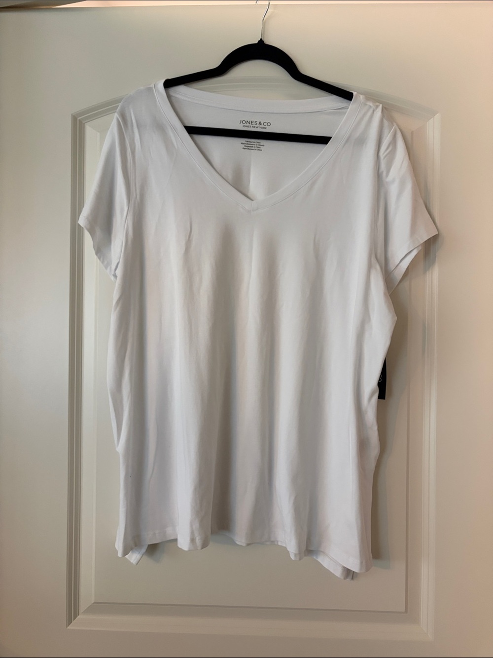 Jones New York White V-Neck Short Sleeve Tee